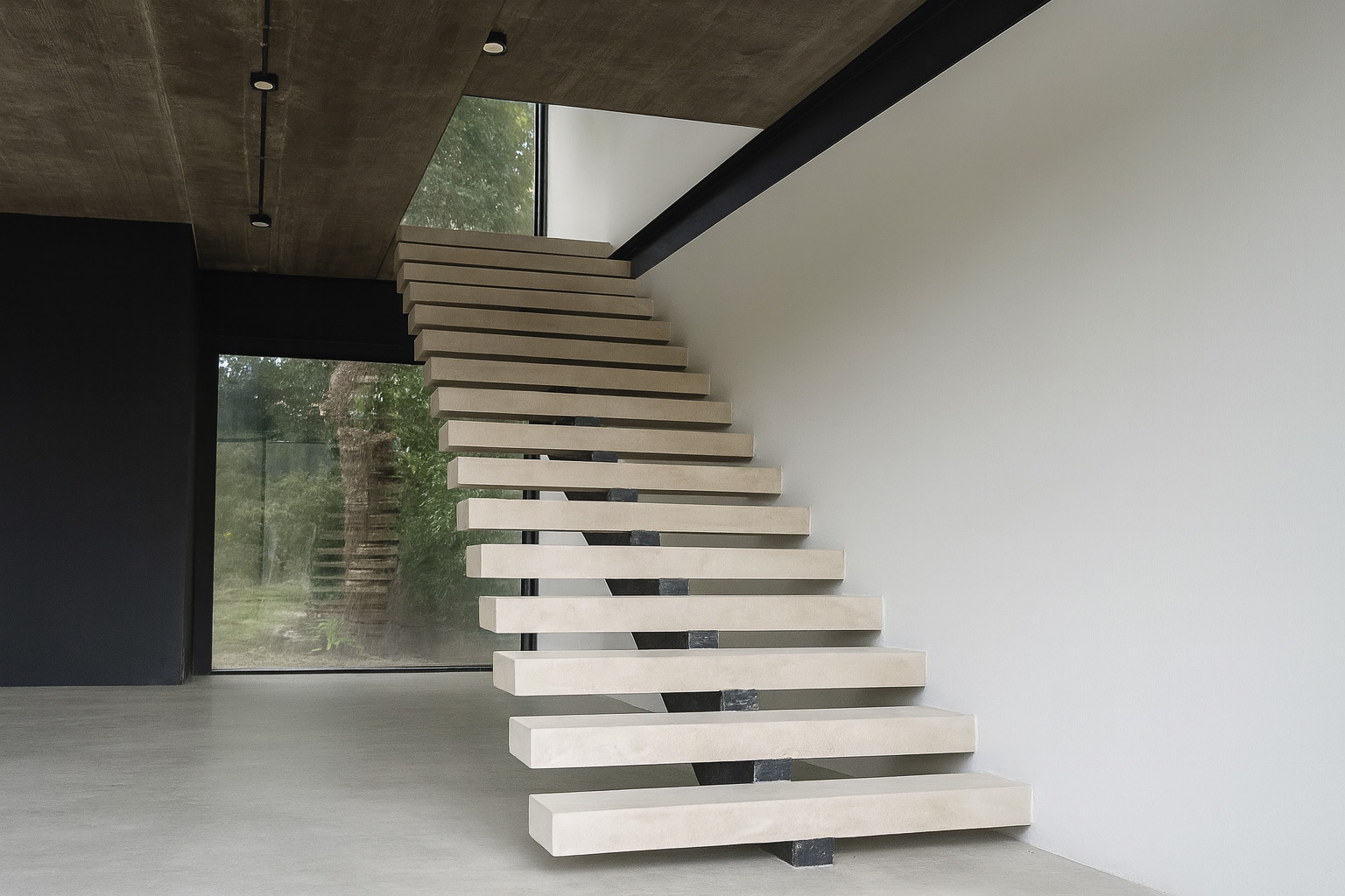 Escalera de Viga Central